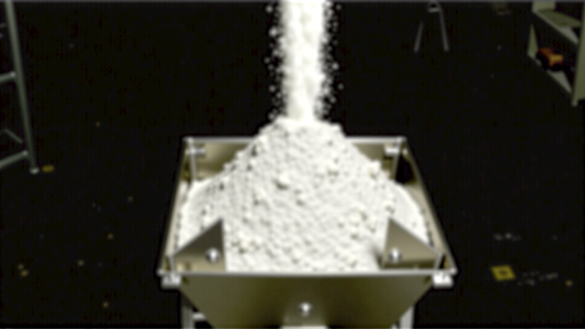 不锈钢料斗上方一只白色料桶倾斜，细白粉体连续落入料斗口并在斗内堆成料堆，两侧可见不锈钢支架与斜撑